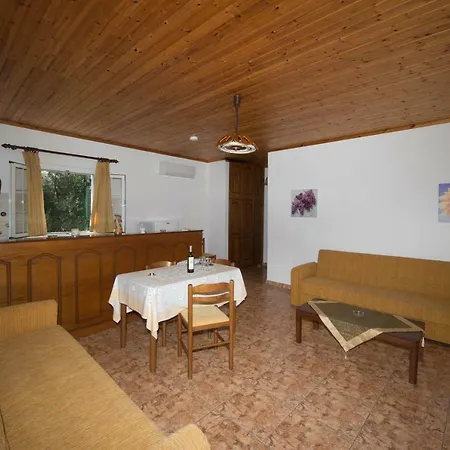 Dimitra * Agios Georgios Pagon