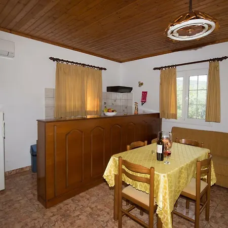 Apartment Dimitra *