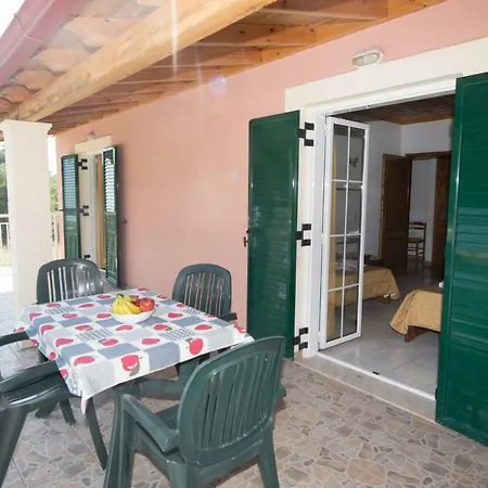 Apartment Dimitra *